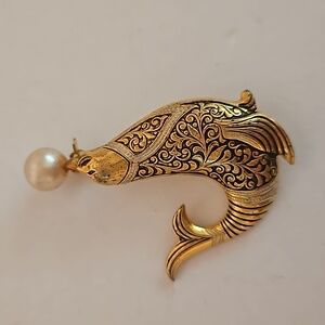 DAMASCENE & Faux Pearl Seal Brooch.
